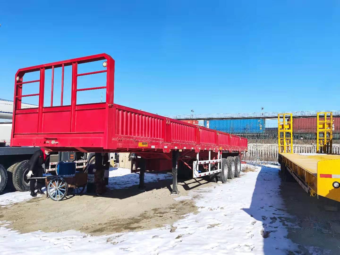 Бортовой полуприцеп 3 ось